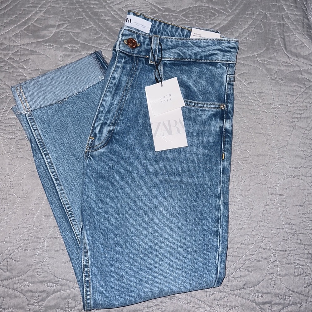 NWT Zara Mid Rise Ankle Length Slim Slouchy Jeans. Size 6.